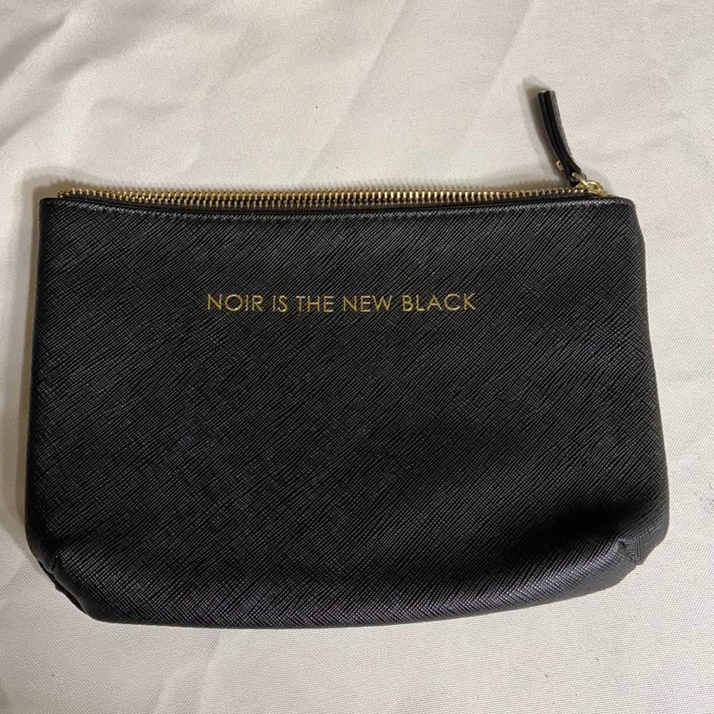 Noir make up bag Noir is the new black